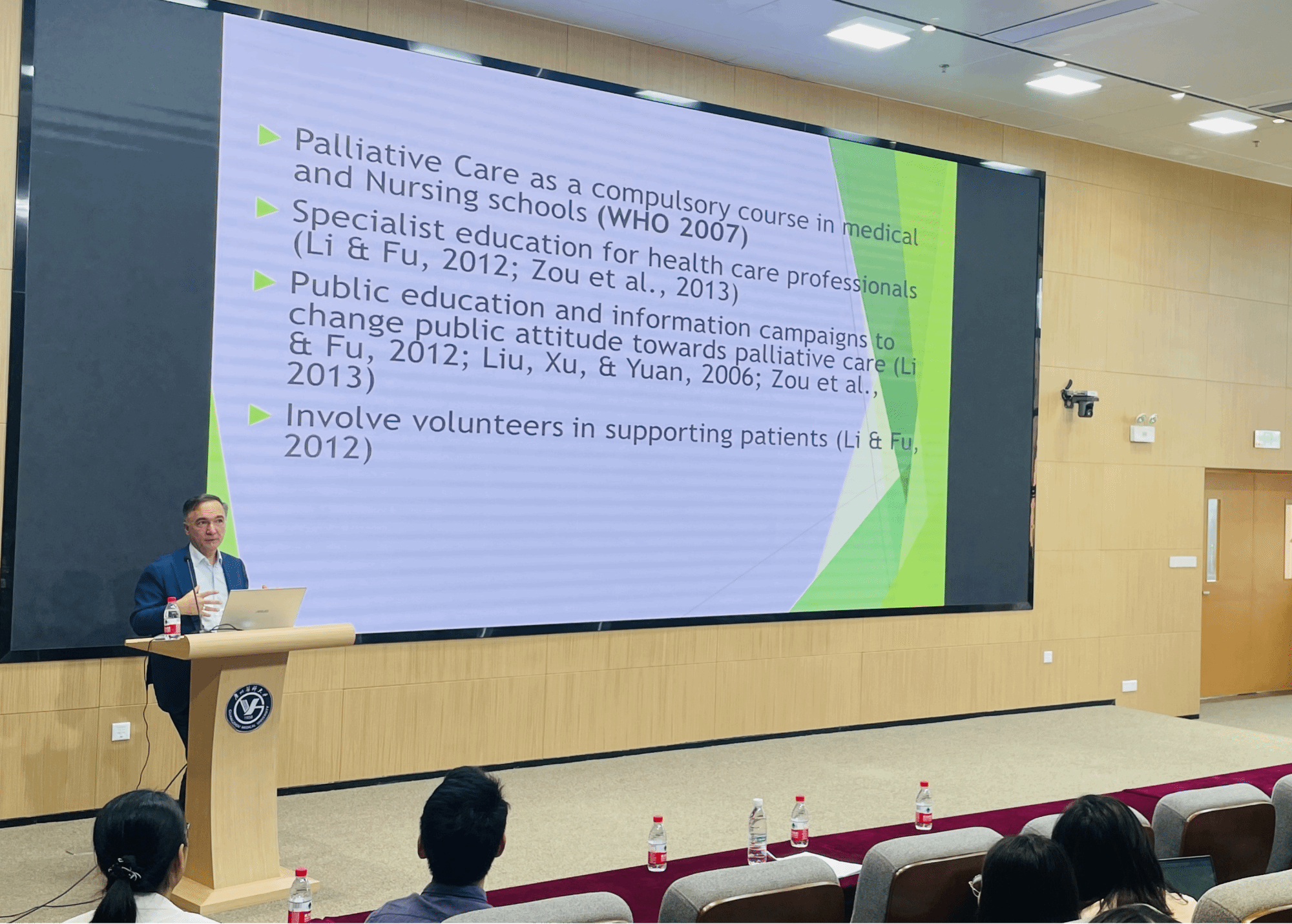 Alex Molassiotis教授为本科生作学术讲座